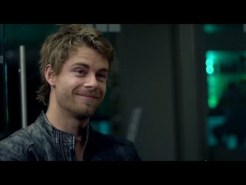 Shane Gillen meets Luke Mitchell