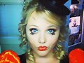 Brooke Lee en el set de Mako Mermaids
