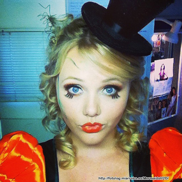 Brooke Lee en el set de Mako Mermaids