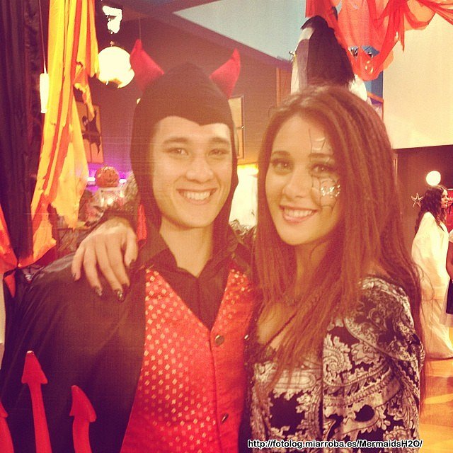 Chai Romruen y Gemma Forsyth en set Mako Mermaids