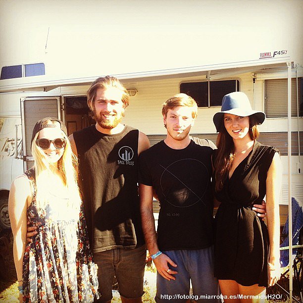 Cleo Massey con su novio y amigos