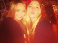 Cleo Massey con una amiga
