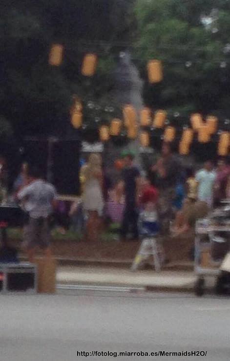 BTS de Claire Holt en el set del 5x01 de TVD