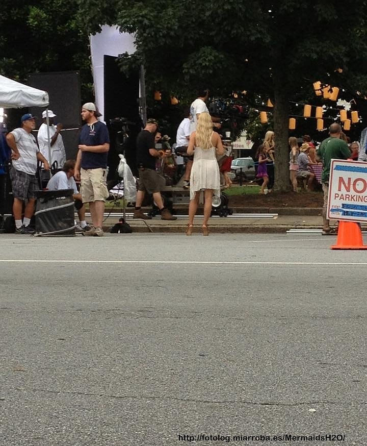 BTS de Claire Holt en el set del 5x01 de TVD