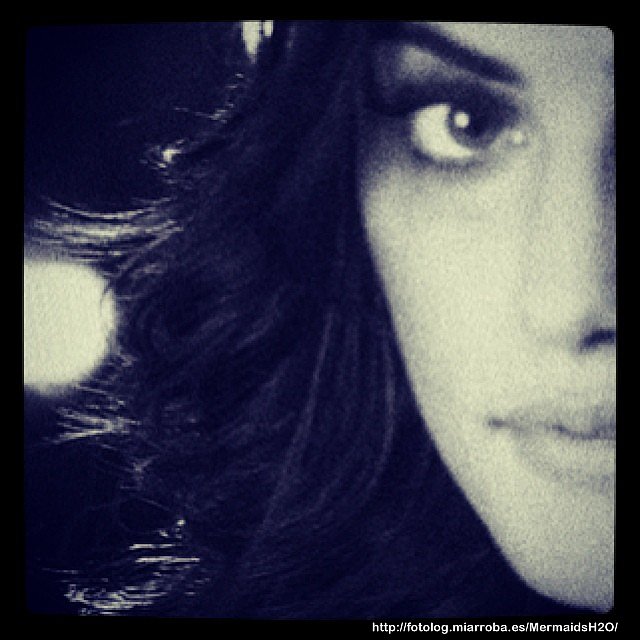 Phoebe Tonkin en el set de The Originals
