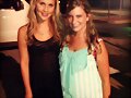 Claire Holt con fans en el set de The Originals
