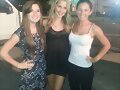 Claire Holt con fans en el set de The Originals