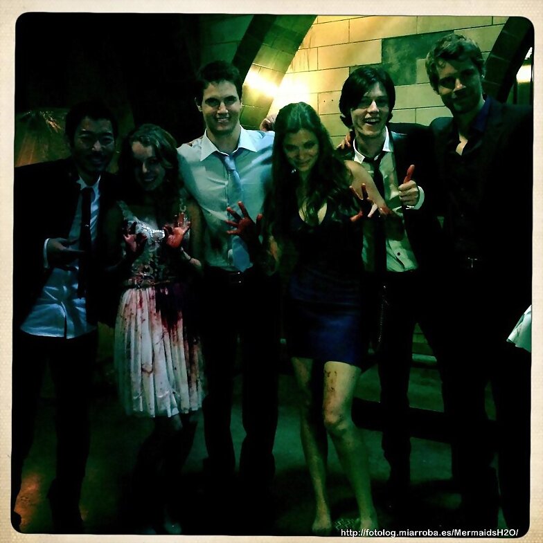 BTS Luke Mitchell en el set de The Tomorrow People