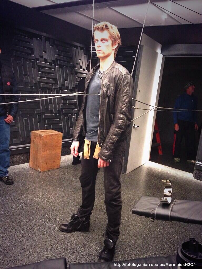 BTS de Luke Mitchell en The Tomorrow People