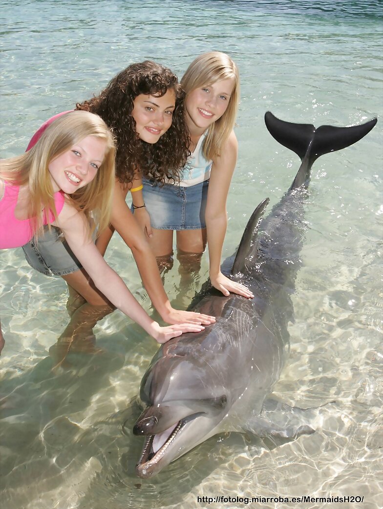 H2O Just Add Water: Cariba, Phoebe y Claire