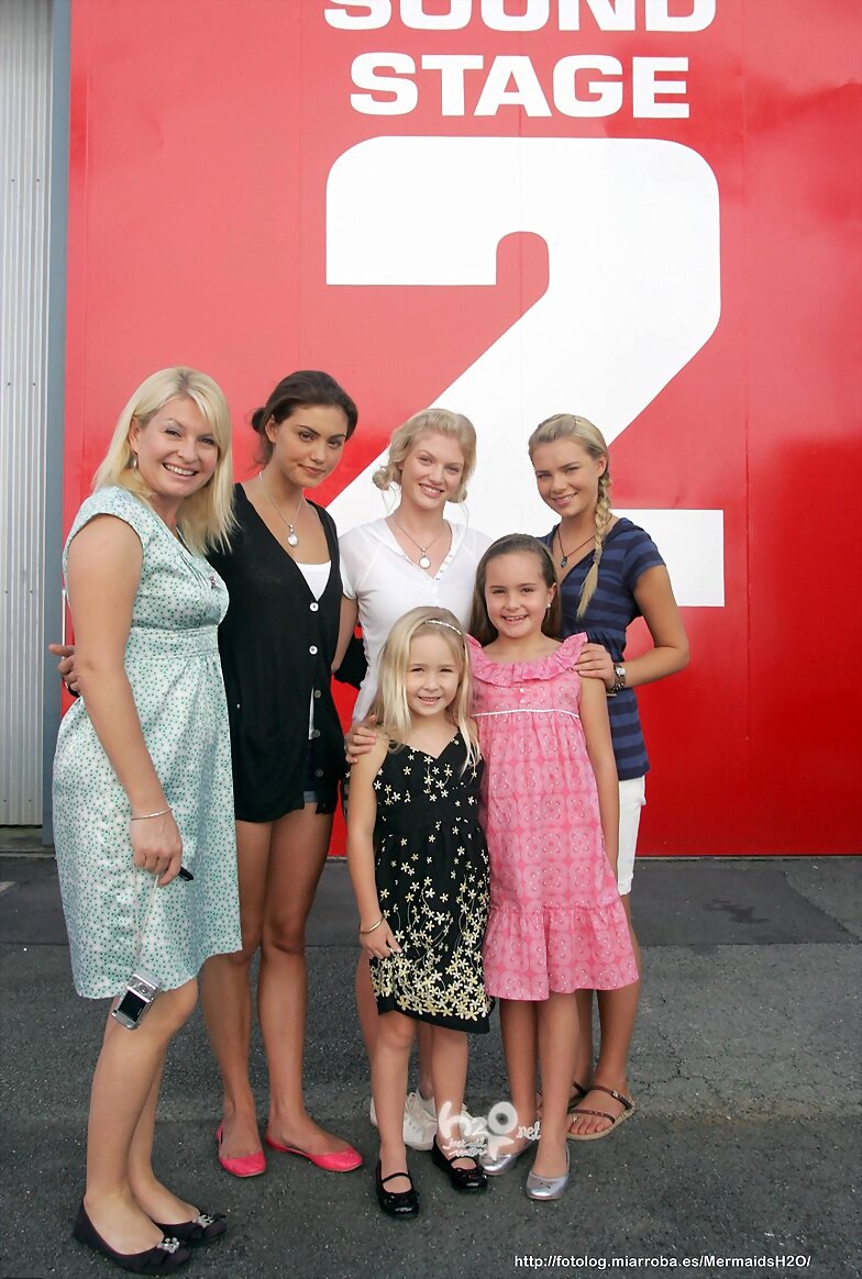 H2O Just Add Water 3: Phoebe, Cariba y Indiana