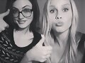 Phoebe Tonkin y Claire Holt