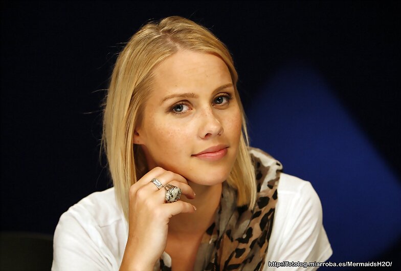 Claire Holt photoshoot para Associated Press