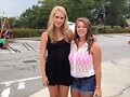 Claire Holt con fans en el set de The Originals