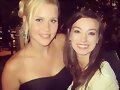 Claire Holt con fans en el set de The Originals