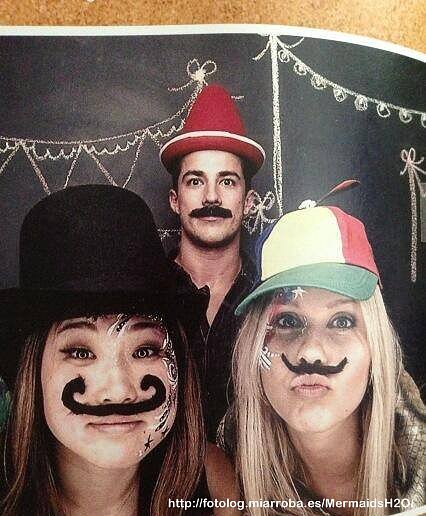 Claire Holt con Michael Trevino y Jenna Ushkowitz