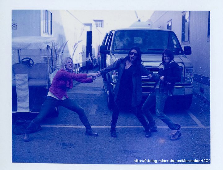 Claire Holt en el set de Pretty Little Liars