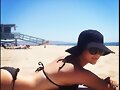 Claire Holt en la playa