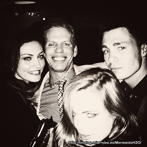 Phoebe Tonkin con amigos