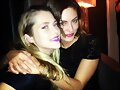 Phoebe Tonkin con su amiga Teresa Palmer
