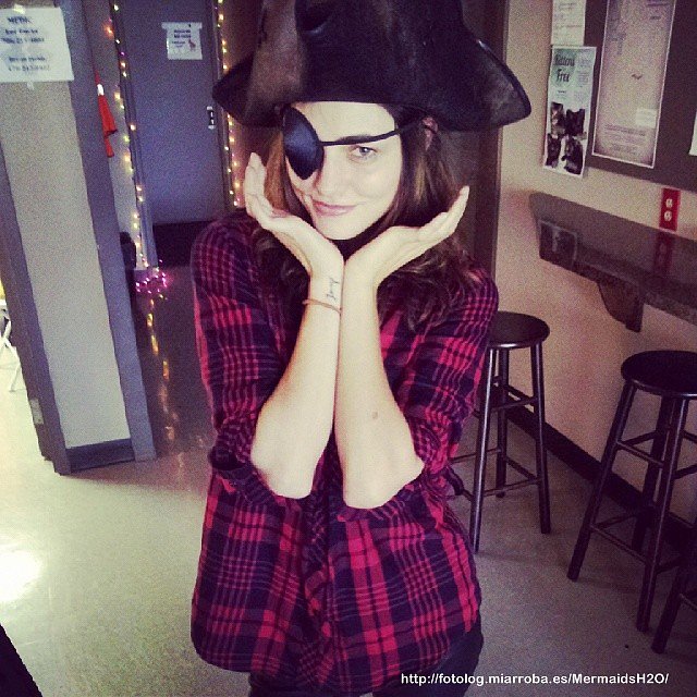 Phoebe Tonkin en el set de The Originals