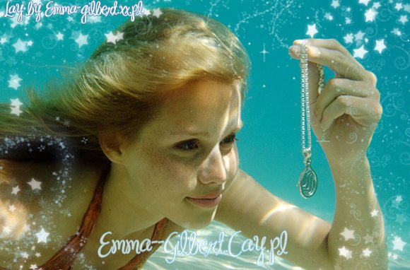 Emma cogiendo el colgante!