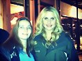 Claire Holt con fans en el set de The Originals