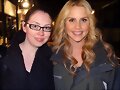 Claire Holt con fans en el set de The Originals