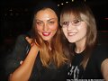 Phoebe Tonkin con una fan