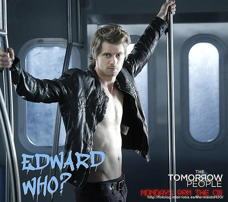 Luke Mitchell - The Tomorrow People Mondays 9PM CW