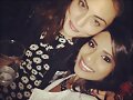 Phoebe Tonkin con una fan