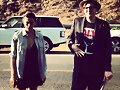 Phoebe Tonkin con amigos