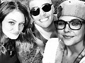Phoebe Tonkin con Chris Zylka y Ashley Benson