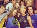 Indiana Evans jovencita con el cast Home And Away
