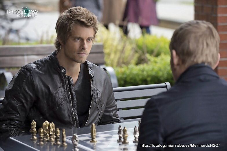 The Tomorrow People 1x18 Smoke and Mirrors SINOPSI