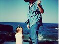 Phoebe Tonkin de peque&ntilde;a con su madre Jane Tonkin