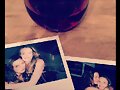 Phoebe Tonkin con su amiga Britt Robertson