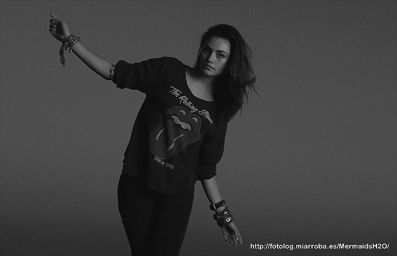 Phoebe Tonkin photoshoot para Banjo Mclachlan