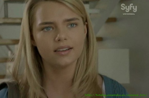 Indiana Evans en la película Tempestad Ártica