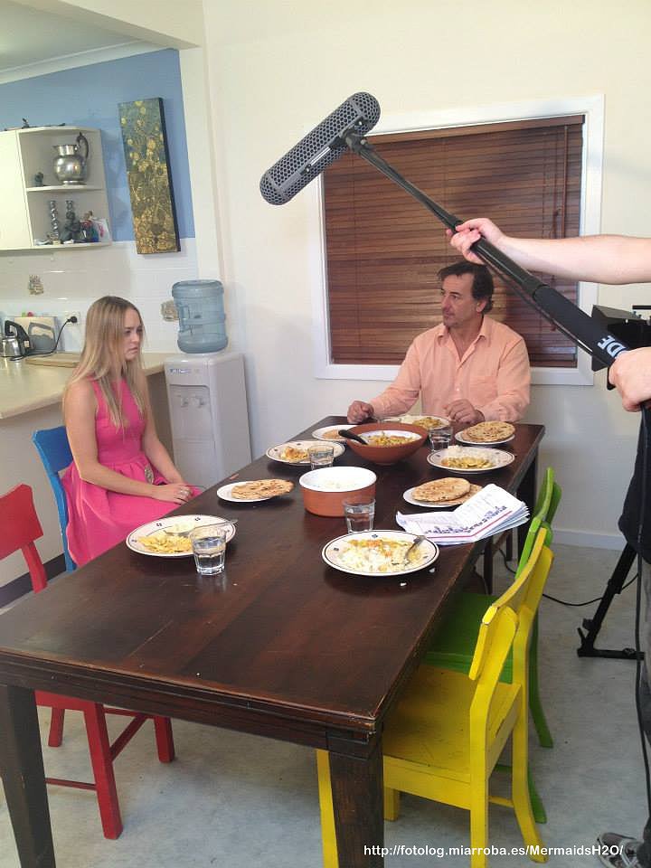 Cleo Massey en el set de Under Pressure