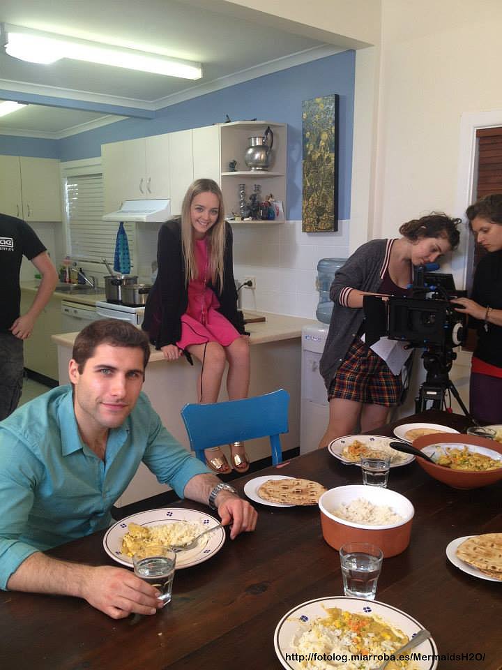 Cleo Massey en el set de Under Pressure