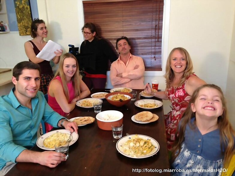 Cleo Massey y su madre en el set de Under Pressure