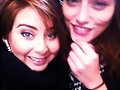 Phoebe Tonkin con una fan