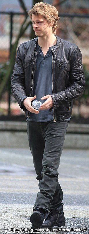 BTS de Luke Mitchell en The Tomorrow People