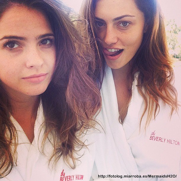 Phoebe Tonkin con su amiga Shelley Henning de TSC