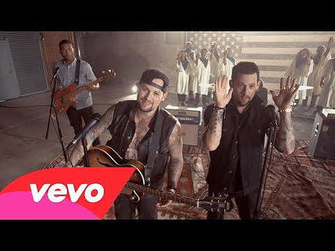 Claire Holt en The Madden Brothers - We Are Done