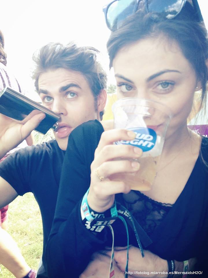 Felicidades a Paul Wesley! novio de Phoebe Tonkin