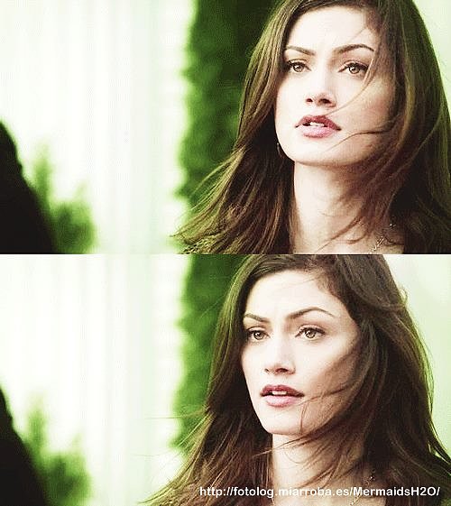 Phoebe Tonkin como Hayley en The Originals