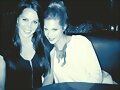 Claire Holt con su hermana Rachael Holt