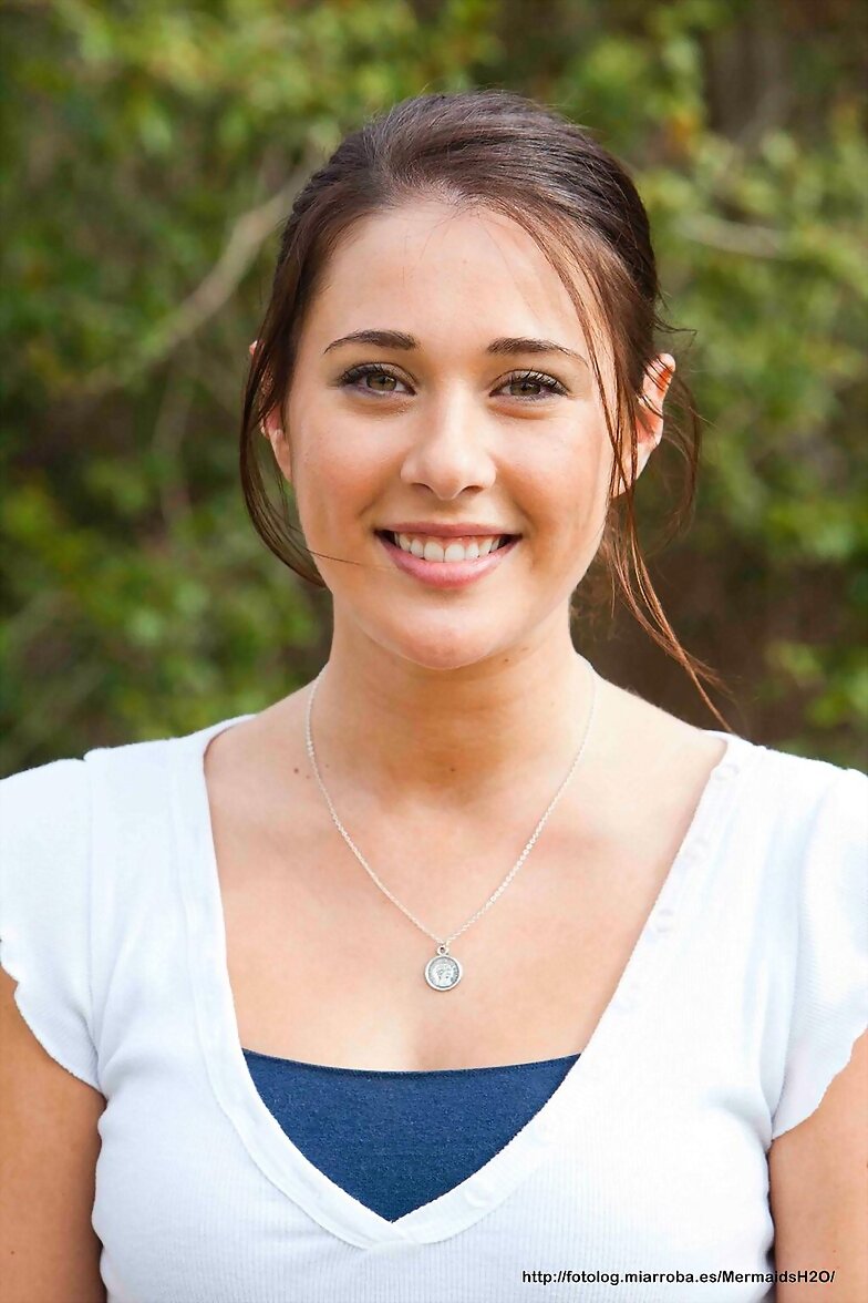Gemma Forsyth (Evie) en Mako Mermaids